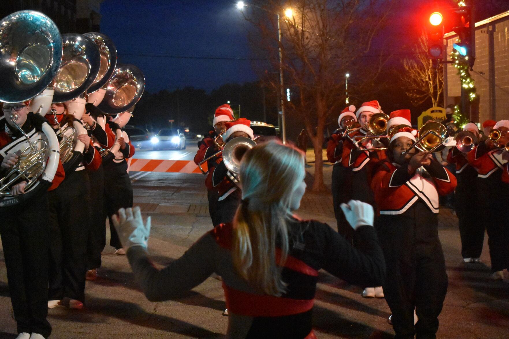 Hundreds flock to downtown Opelika for Christmas parade