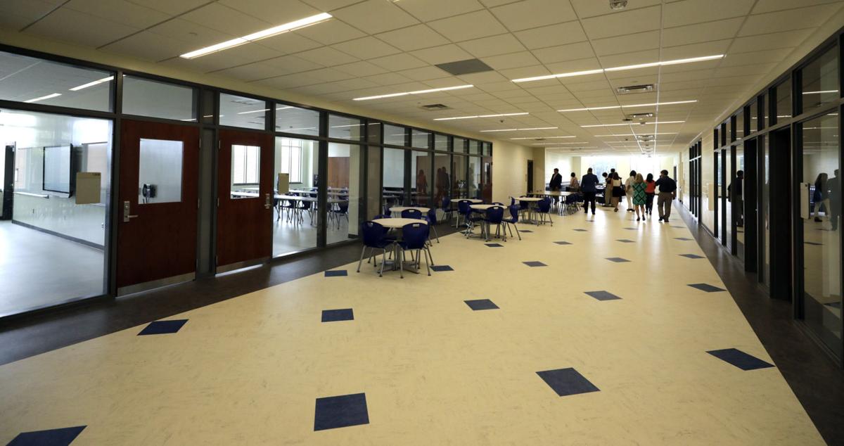 Auburn school board talks about amount of glass in new high school