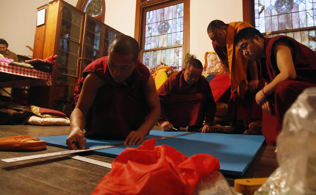 Tibetan Monks Begin Sand Mandala In Camp Hill Local News Oanow Com