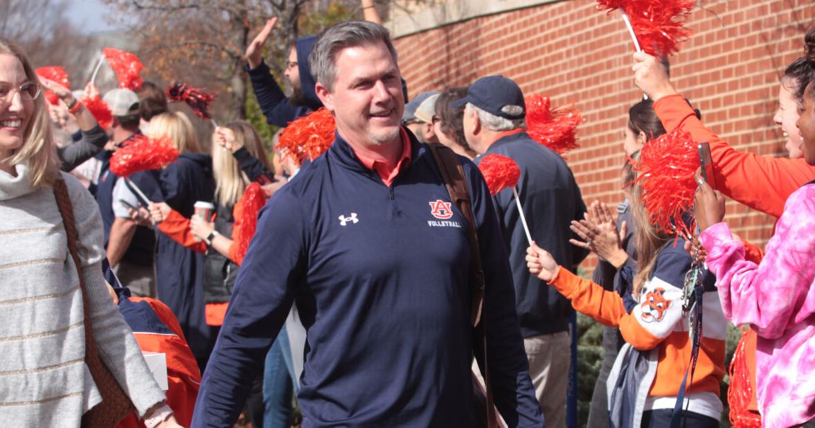 Auburn signs volleyball coach Brent Crouch to five-year extension