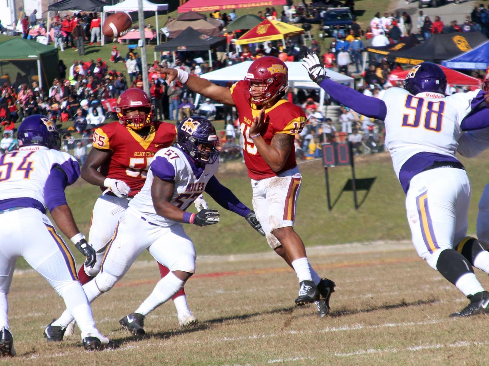 Miles College Tops Tuskegee 20 6 To Move On To Siac Title Game