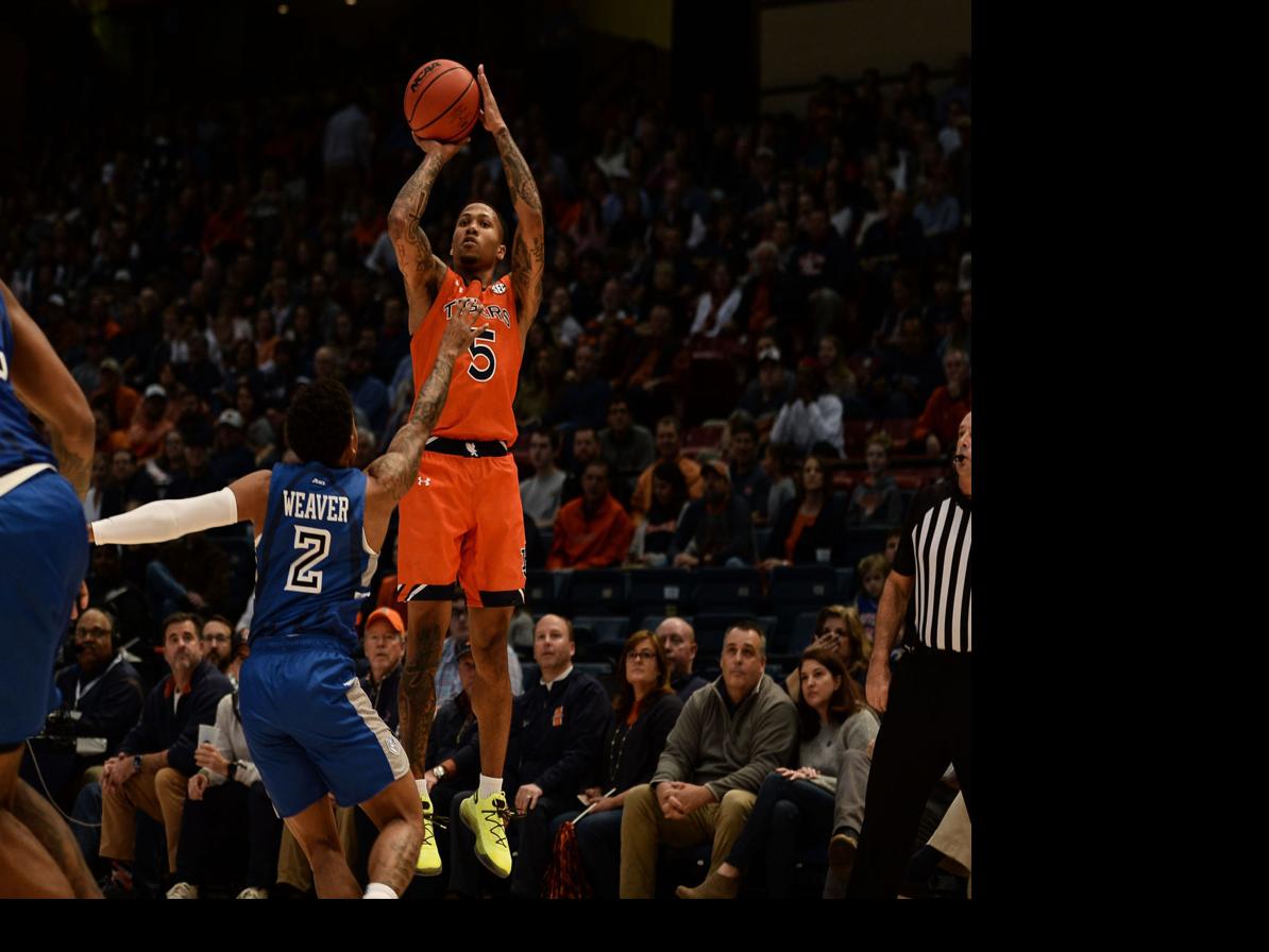 Mccormick Leads Undefeated Auburn To 67 61 Win Over Saint Louis