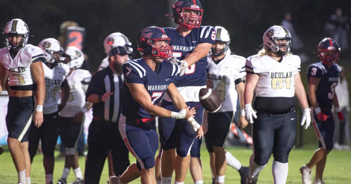 LeeScott football defeats Beulah 247