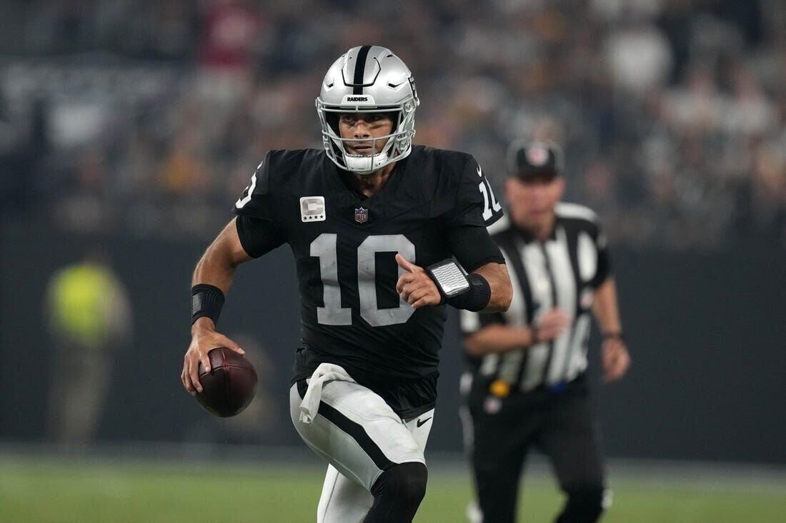 Could Raiders' white uniforms blend in vs. Chiefs?