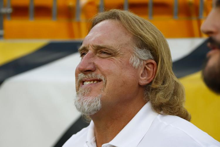 Kevin Greene, NFL legend, dead at 58