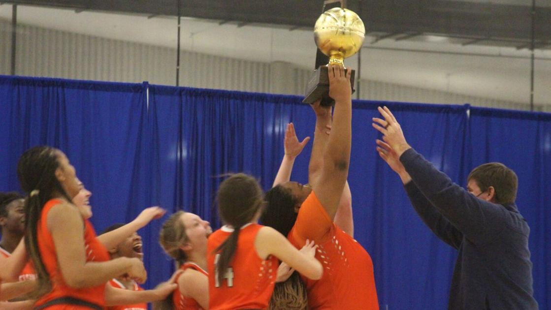 OANow.com - Watch now: Strong fourth quarter leads Glenwood girls to state championship image