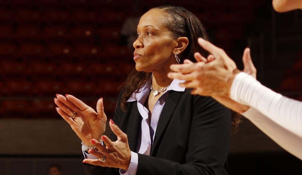 Terri Williams Flournoy S Contract Extends Through 2019 Auburn