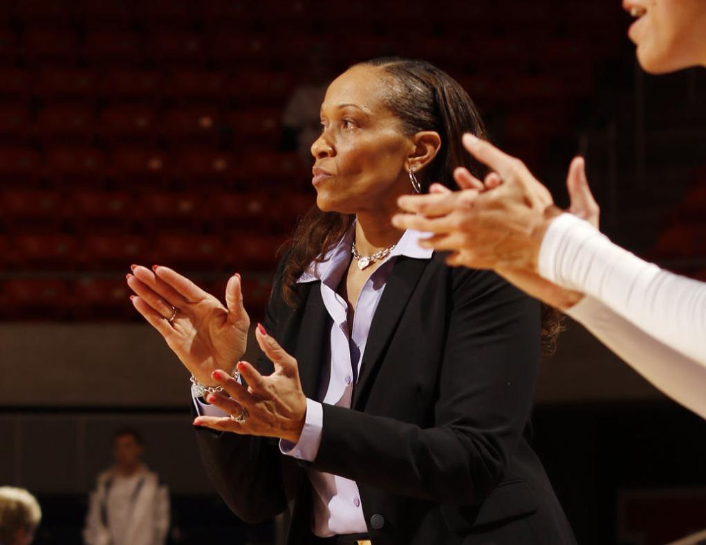 Terri Williams Flournoy S Contract Extends Through 2019 Auburn