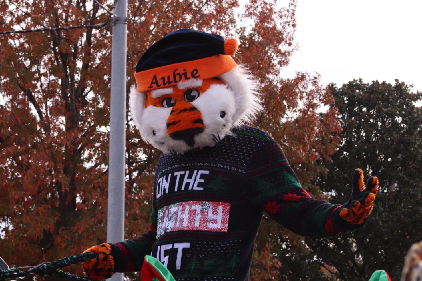 Christmas season officially arrives in downtown Auburn