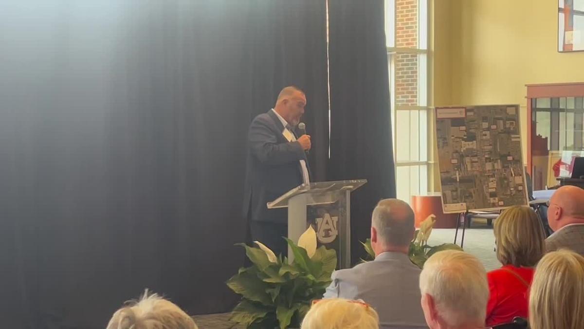 'War Eagle forever': All-American nose guard inducted into downtown Auburn's Tiger Trail