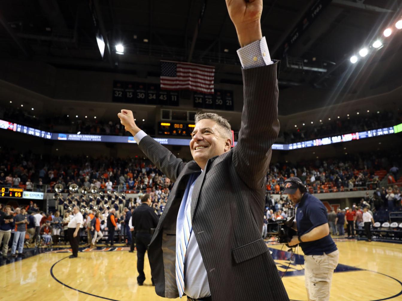 Auburn Coach Bruce Pearl Receives Contract Extension Through 2022 23 Auburn University Sports News Oanow Com Auburn Basketball Schedule 2022-23