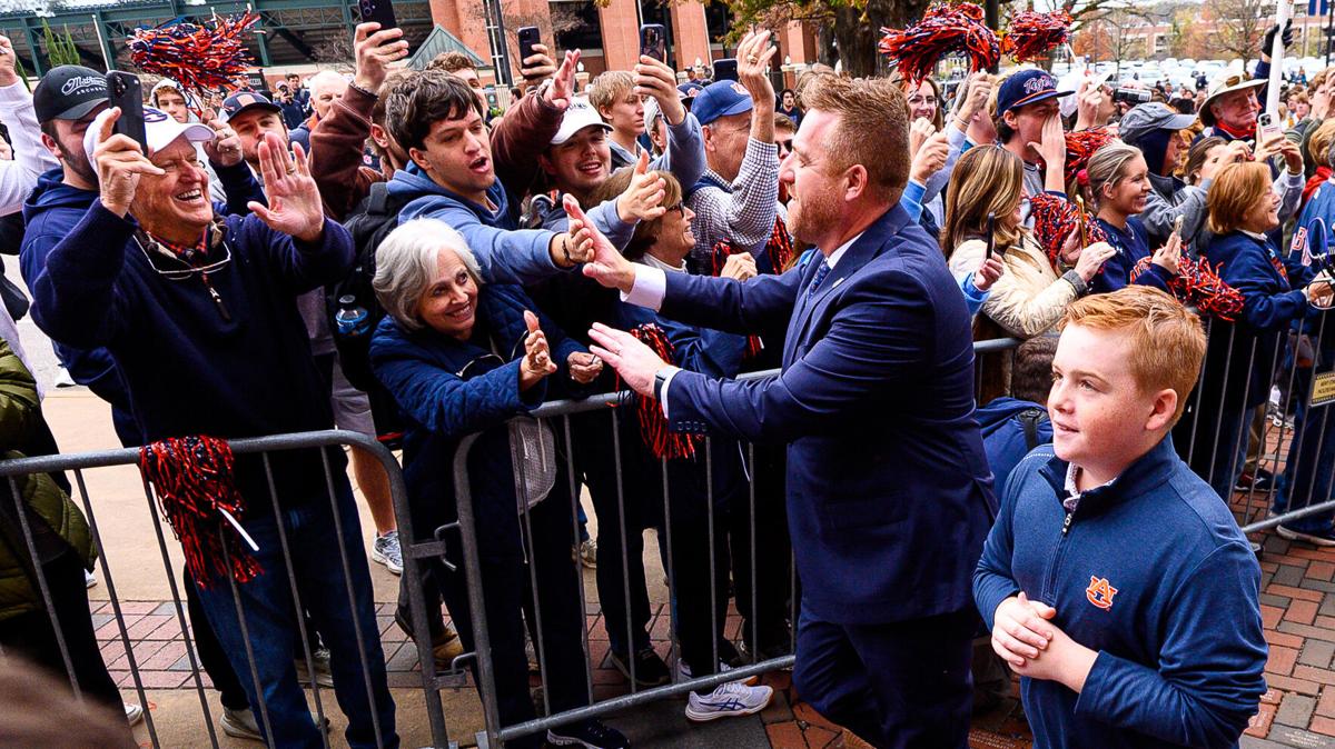 Auburn football lands commitment from 4-star Spain Park defensive lineman