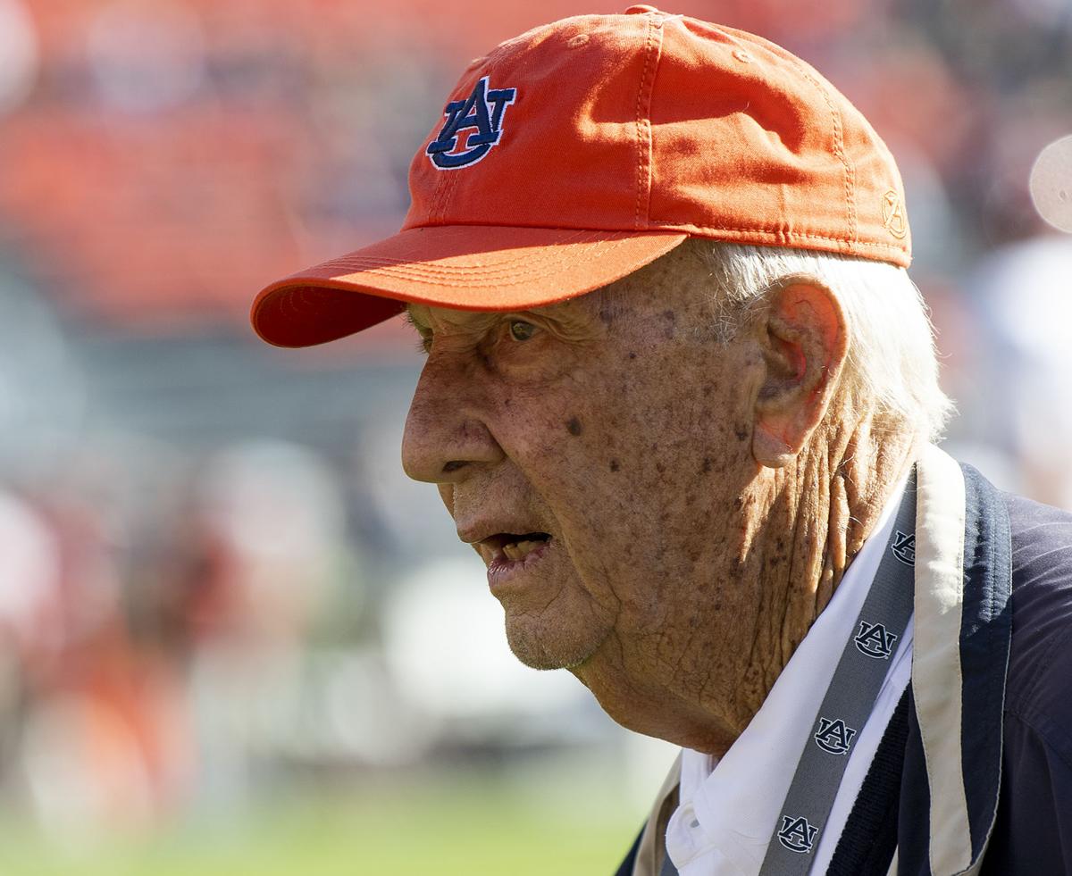 Pat Dye.jpg