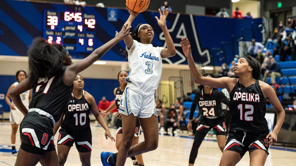 OANow.com - Porter, Daniels lead Auburn High past Opelika image