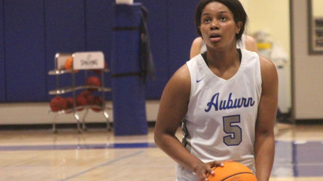 OANow.com - Olivia Porter, Syriah Daniels dominate as Auburn High wins area title image