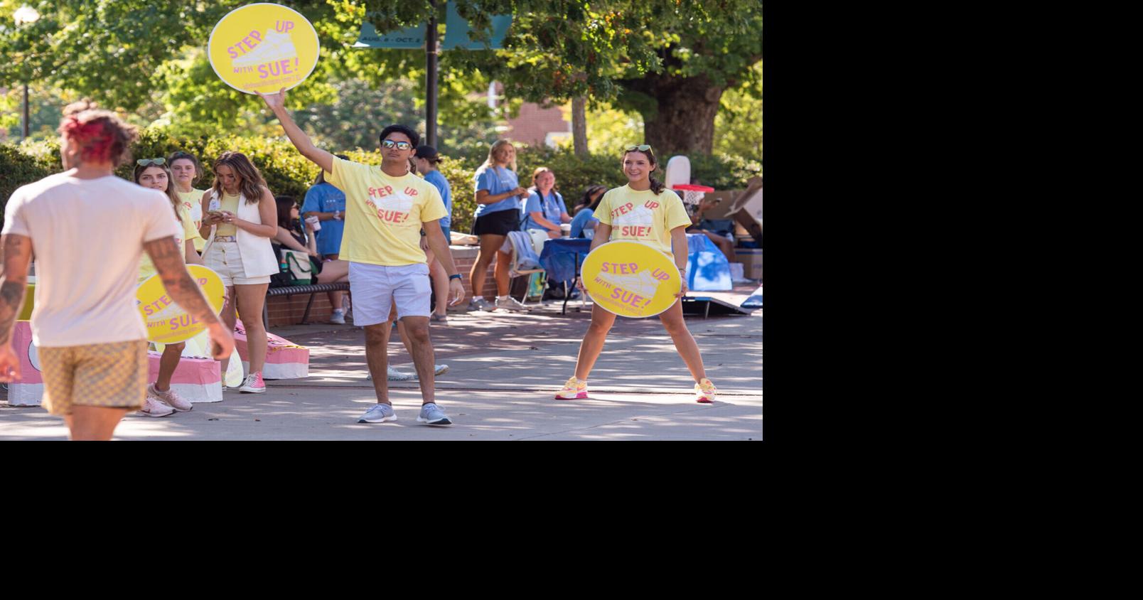 PHOTOS Miss campaigns seek votes on campus of Auburn University