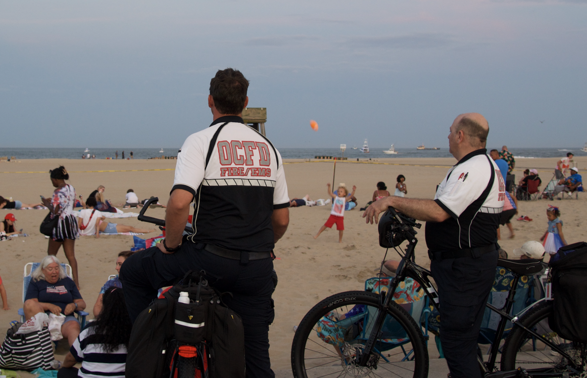 Cops shut down access to N.J. town's beach as crowds swell 