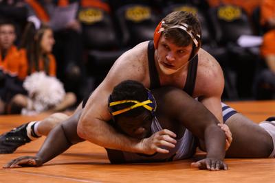 Schafer clinches victory in final match of the night | Sports | ocolly.com