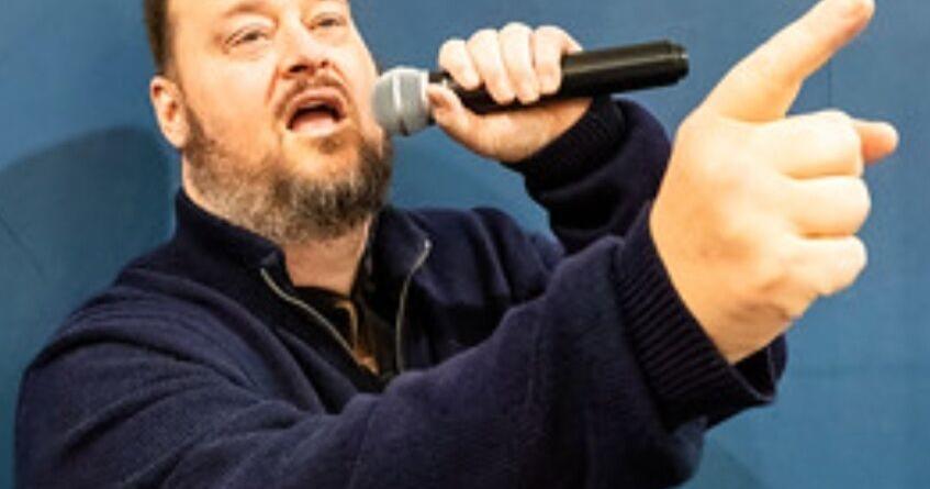 Meet Oklahoma State's hockey PA announcer Mike Iles | | ocolly.com