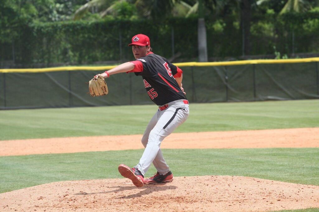 Ben Davis tries to catch on as a pitcher