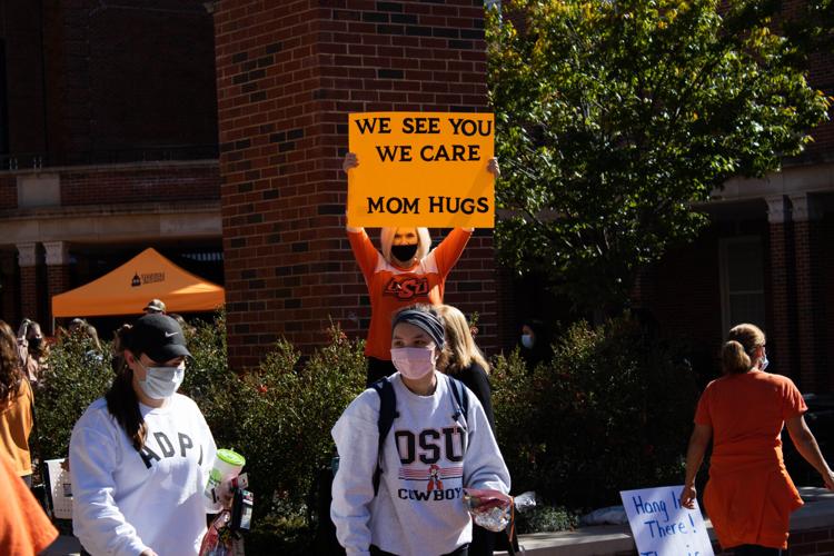 OSU Parent's Give Out 'Mom Hugs' to Support Student's Mental Health