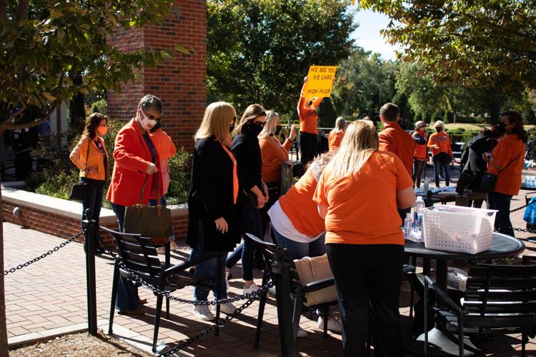 OSU Parent's Give Out 'Mom Hugs' to Support Student's Mental Health