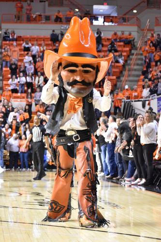 Pistol Pete clapping along with the crowd