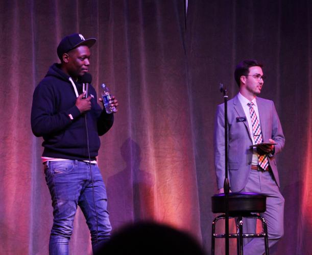 Kenan Thompson, Michael Che keep audience in stitches with stand-up ...