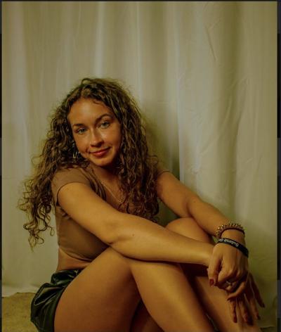 Artist spotlight: Chloe Hart | Entertainment | ocolly.com