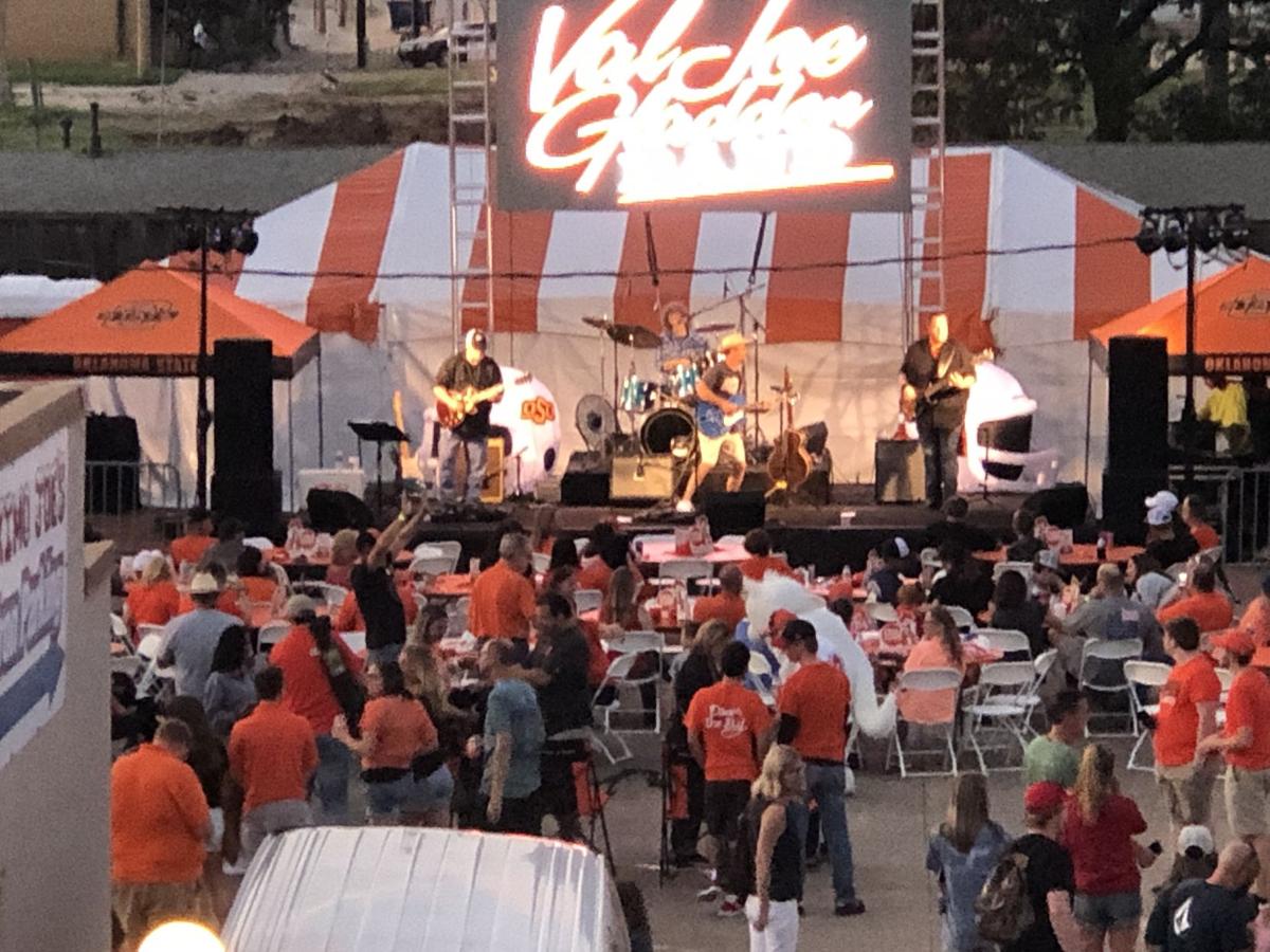 Eskimo Joe S Watch Party Does It All For Cowboy Football Fans