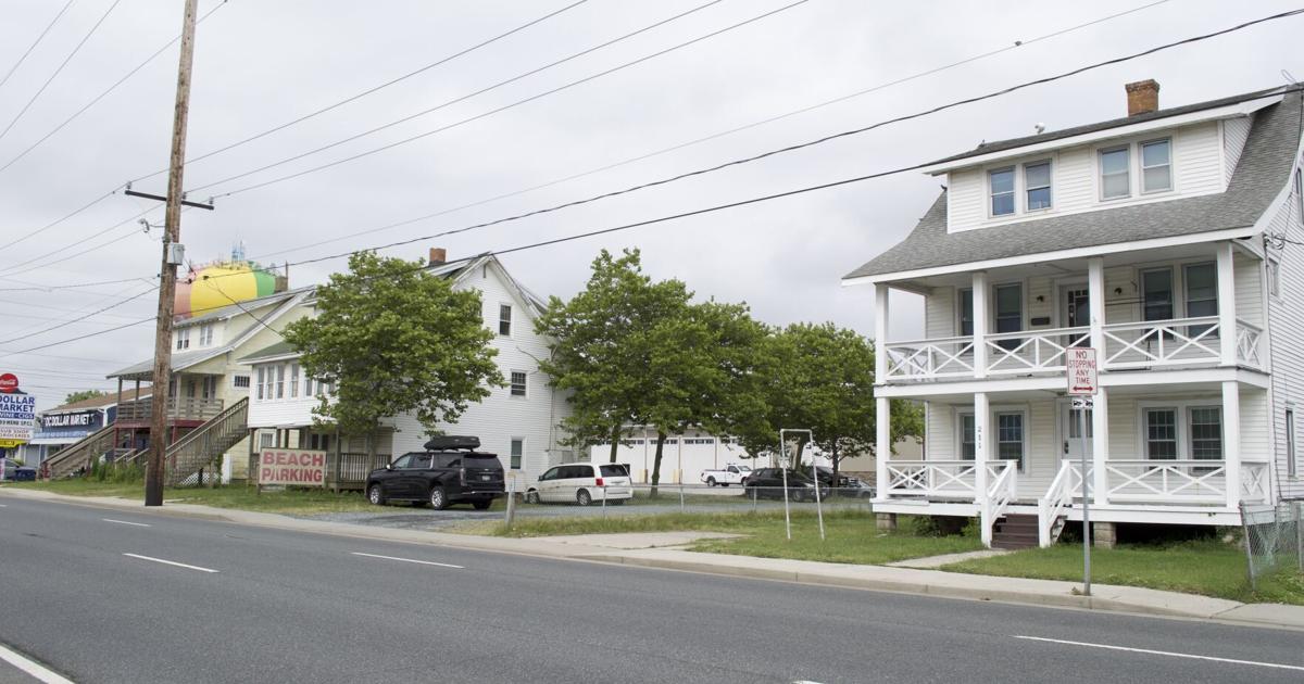 Land eyed for public parking under contract with private buyer