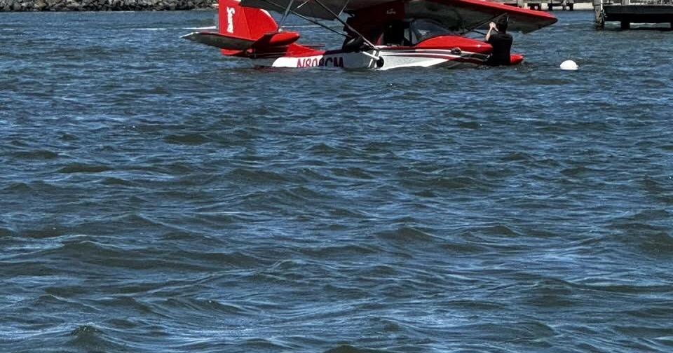 Aircraft lands in 49th St. bay after equipment failure