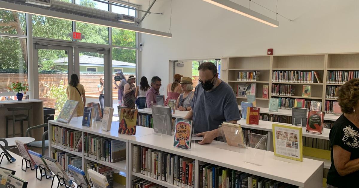 Booklovers Library Booklovers flock to new Meiners Oaks Library | Education ...