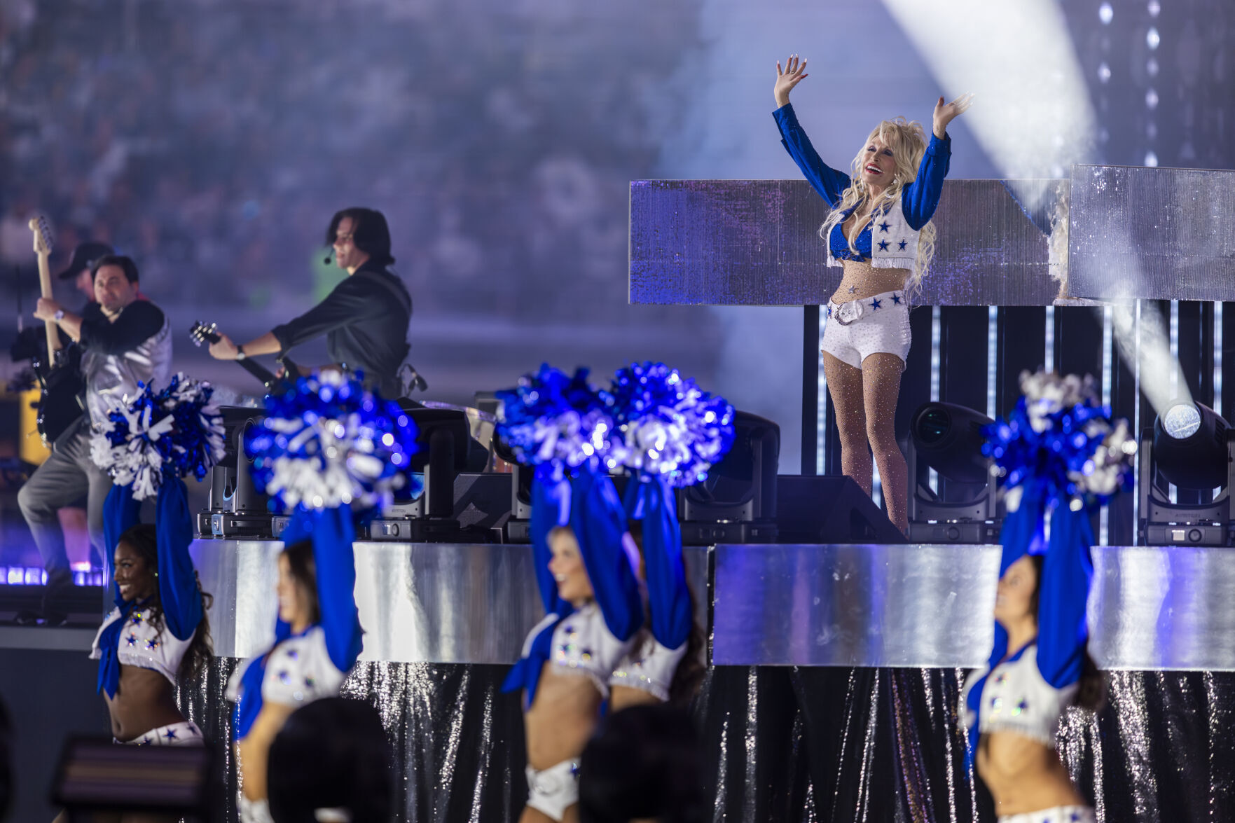 Rosalynn Carter dies, Dolly Parton stuns with halftime performance