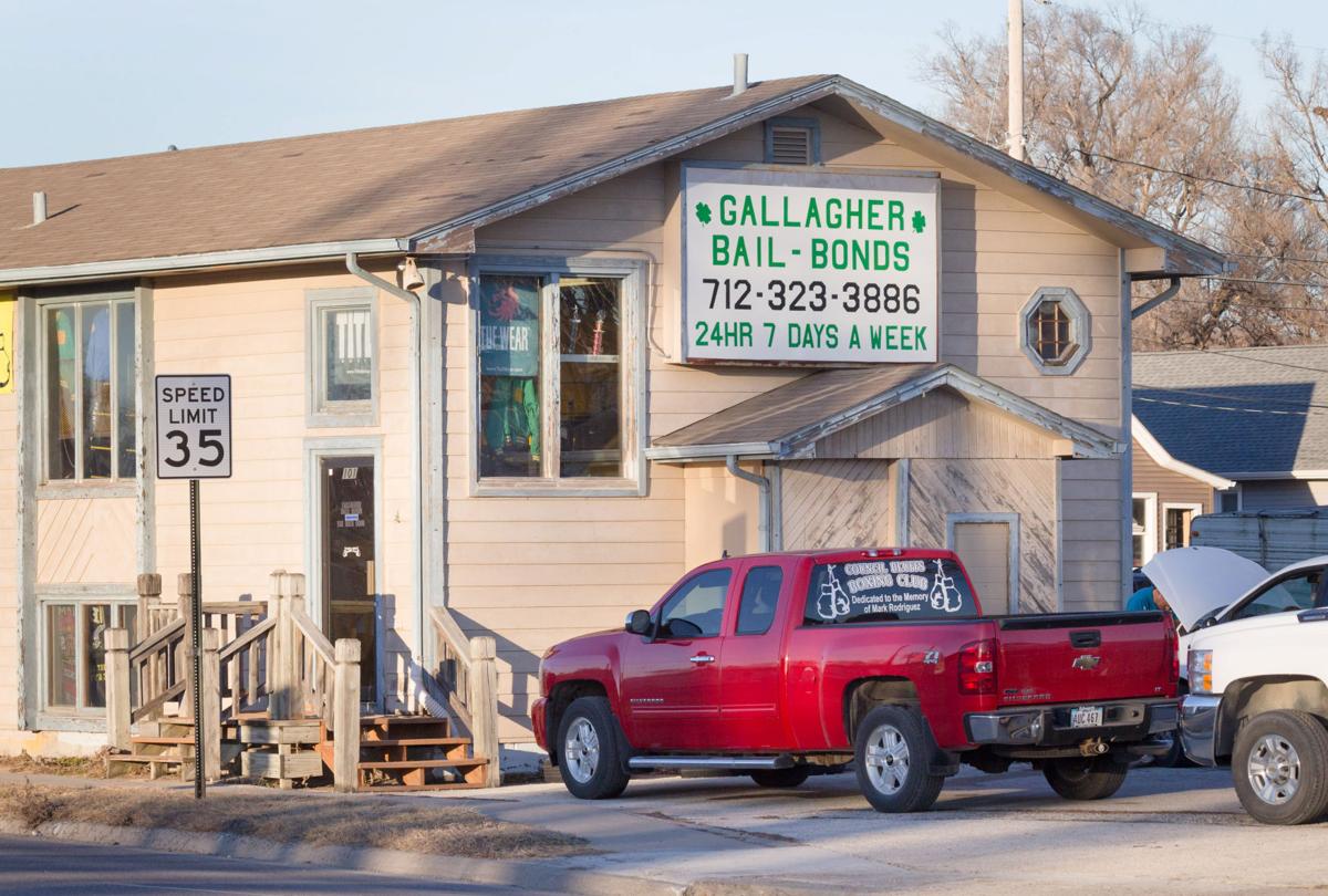 Bluffs bondsman's felony charge sends message about bounty hunting in