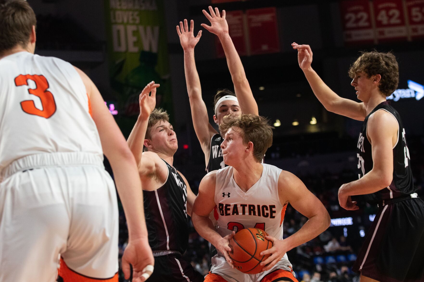 Class B Beatrice defeats Waverly to advance to state championship