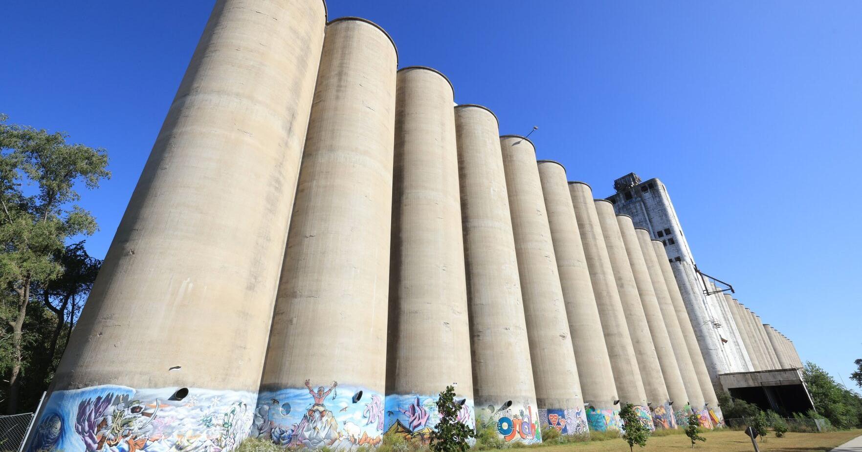 Firefighters rescue 2 youths from South Omaha grain elevator - Vimarsana News
