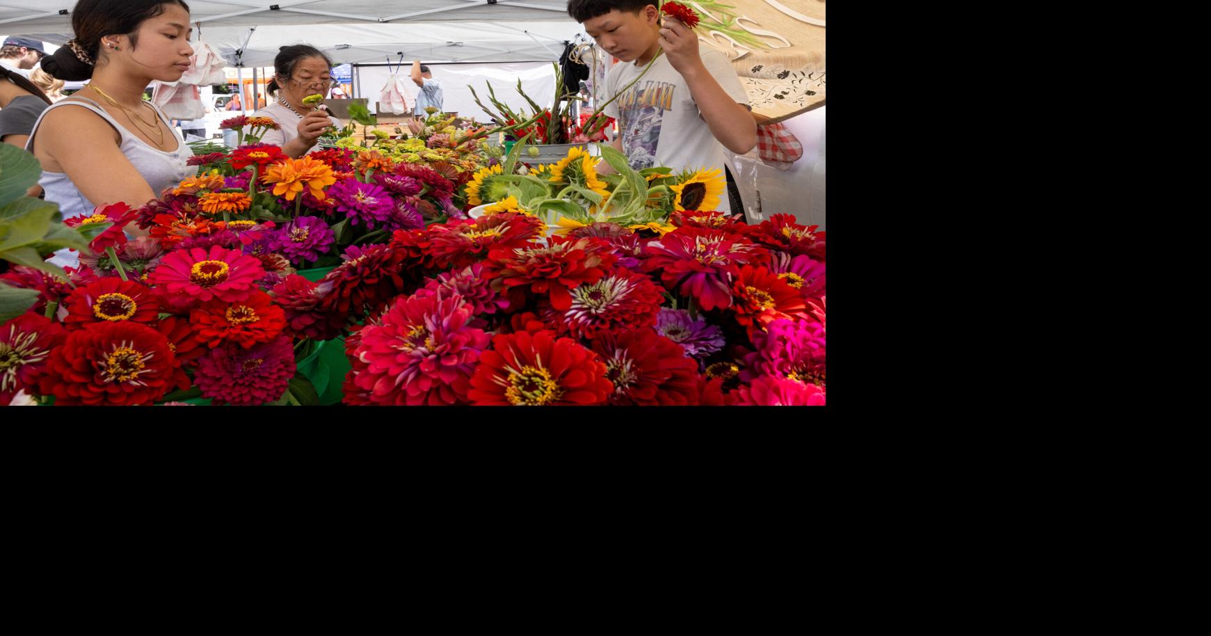Hundreds brave Saturday heat for Omaha's downtown farmer's market