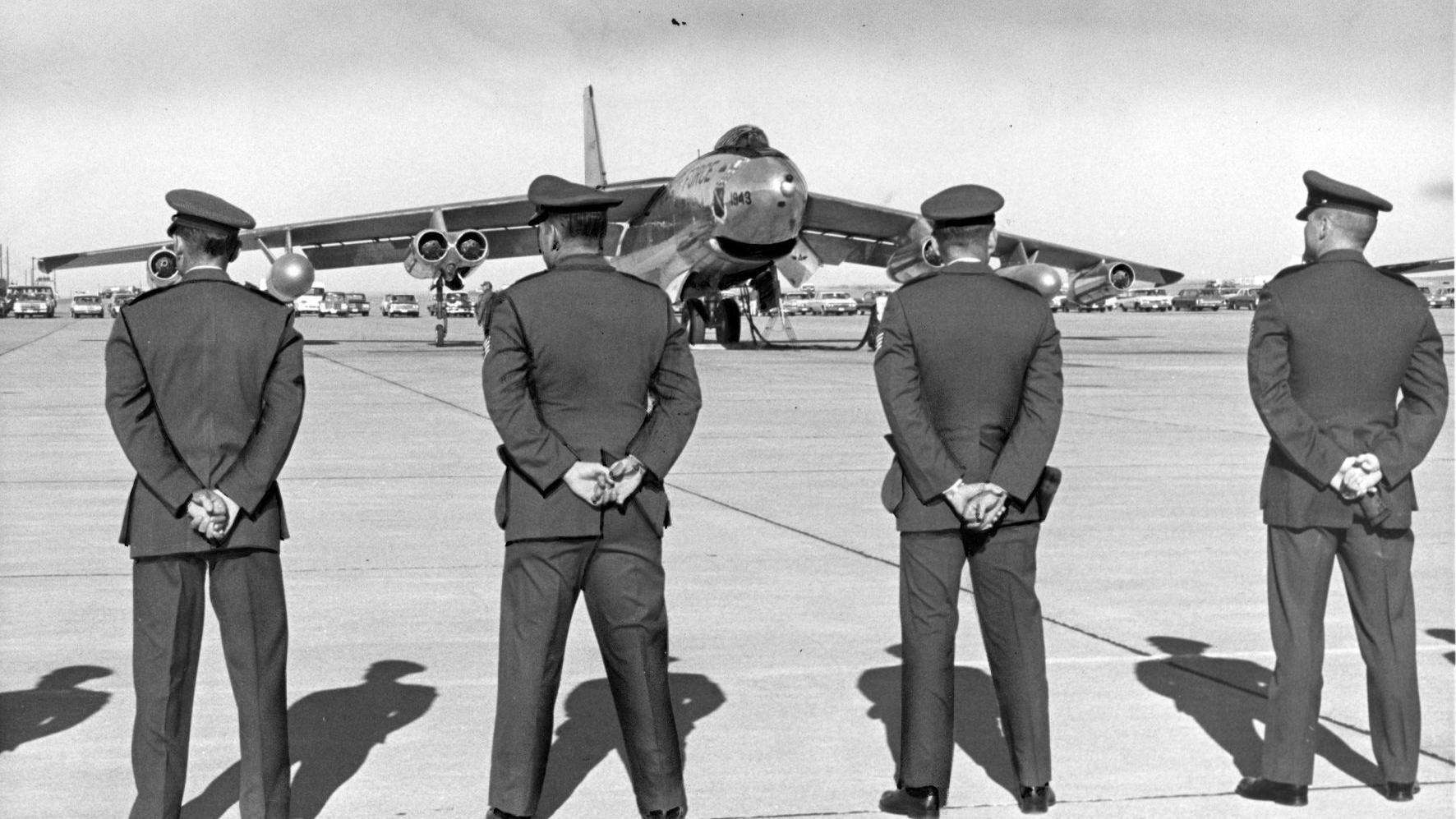 Sac Vets Who Flew Sleek Dangerous B 47s Gather For Last Time In Omaha Military Omaha Com