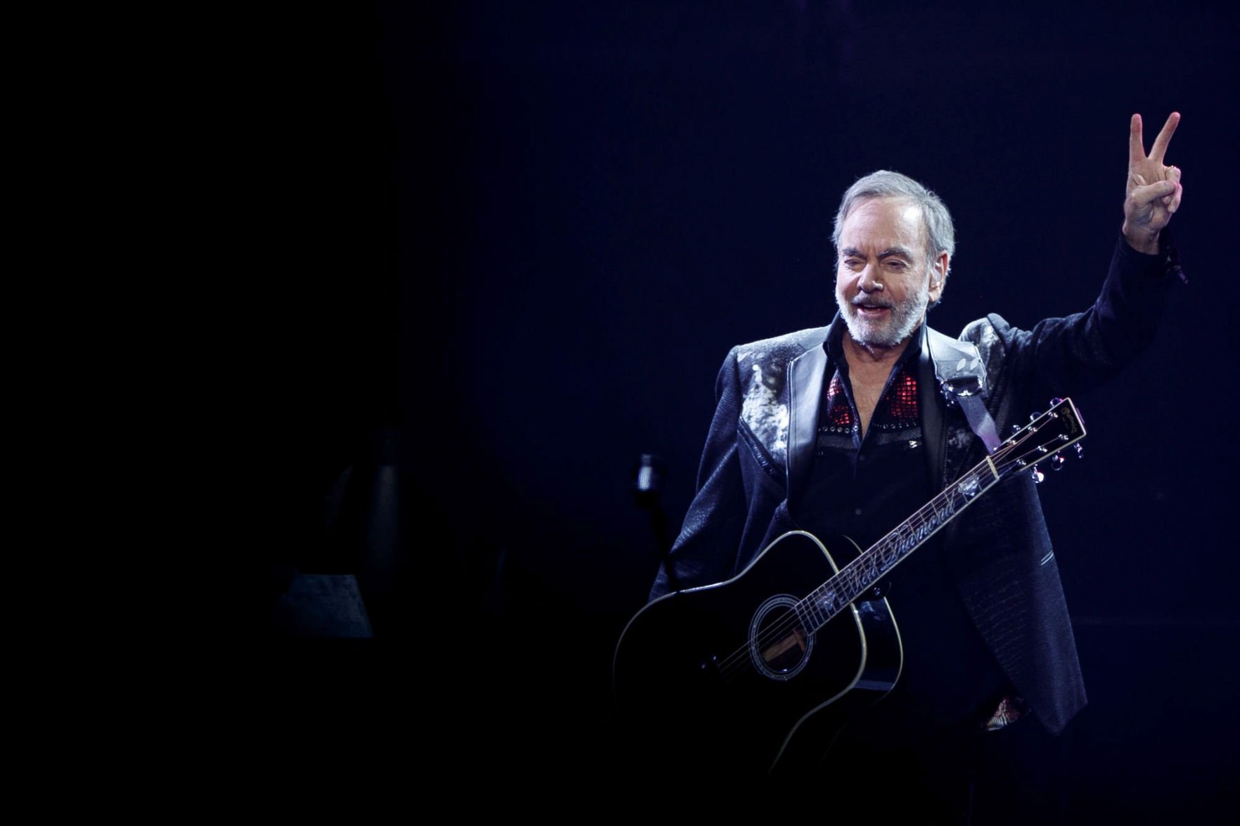 Review Neil Diamond still knows how to entertain a crowd