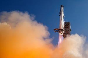 SpaceX launches 13th Starship test, briefly deploys first upgraded Starlinks