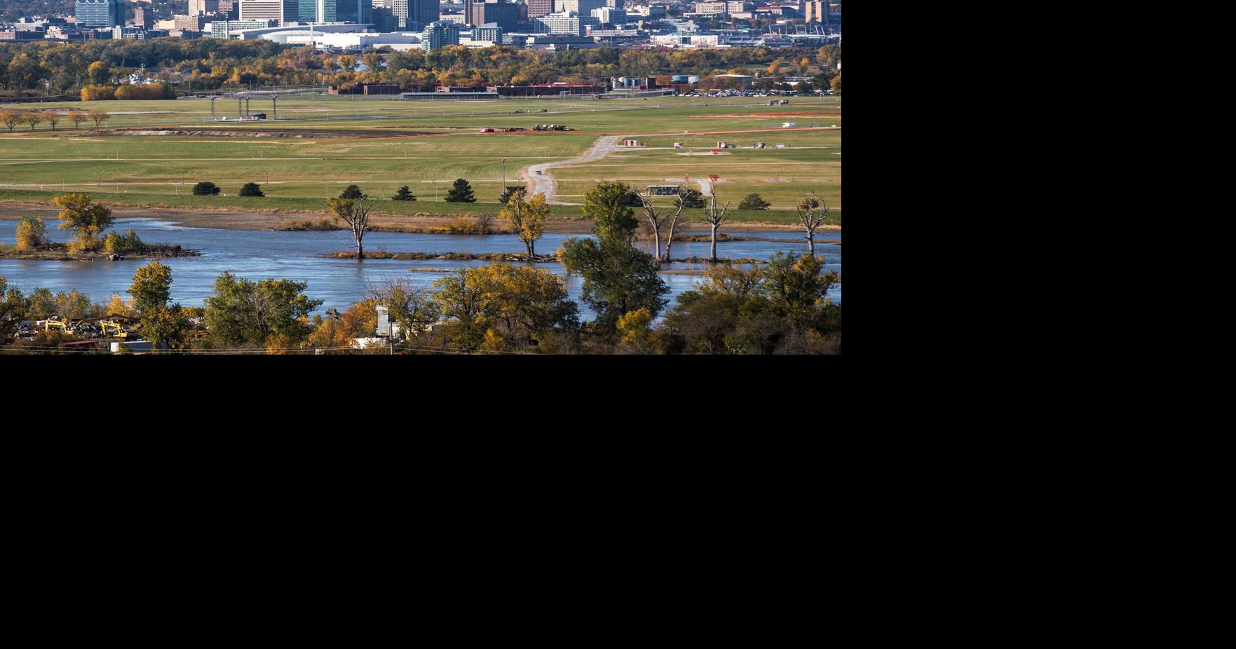 Crews searching for man after boat capsized on Missouri River