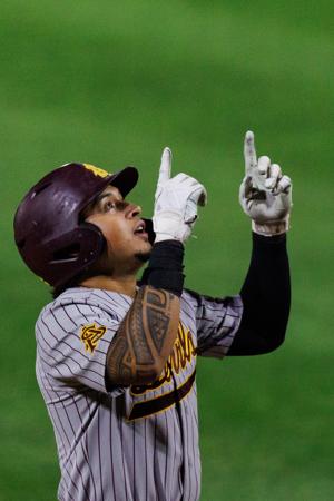 052926-owh-spo-ncaabase-nf-34