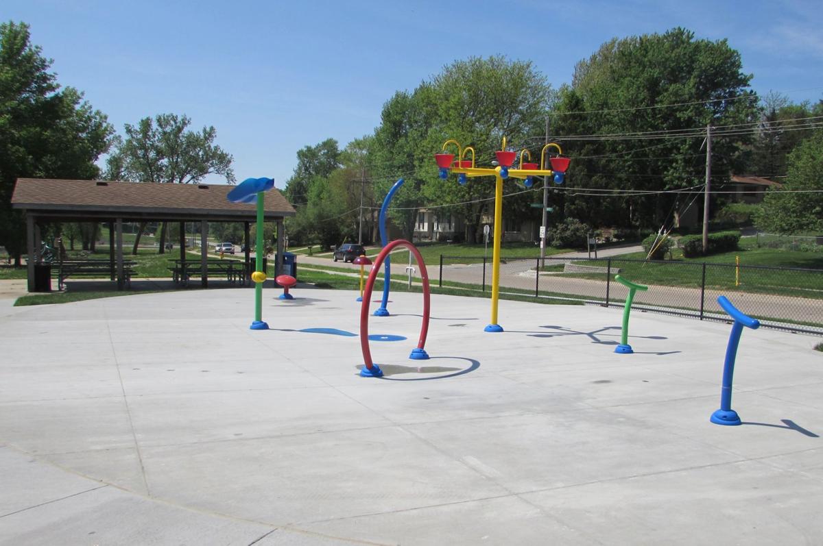 Splash pads, pools Bellevue Leader