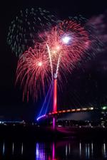 010123-owh-new-fireworks-pic-cm08.jpg