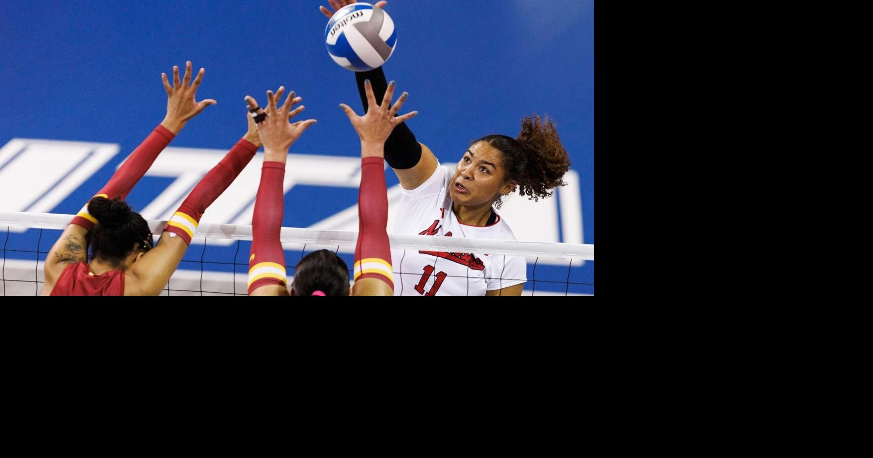 „Sie schlägt ganz schön hart!“ Teraya Sigler, Volleyballspielerin der ...