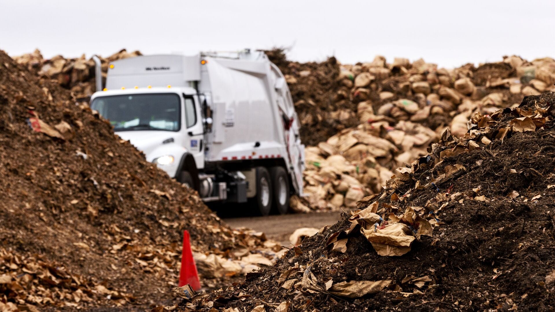 Omaha to extend seasonal curbside yard waste pickup