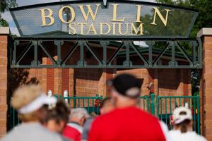 051026-owh-spo-nubbw-nf-02.JPG