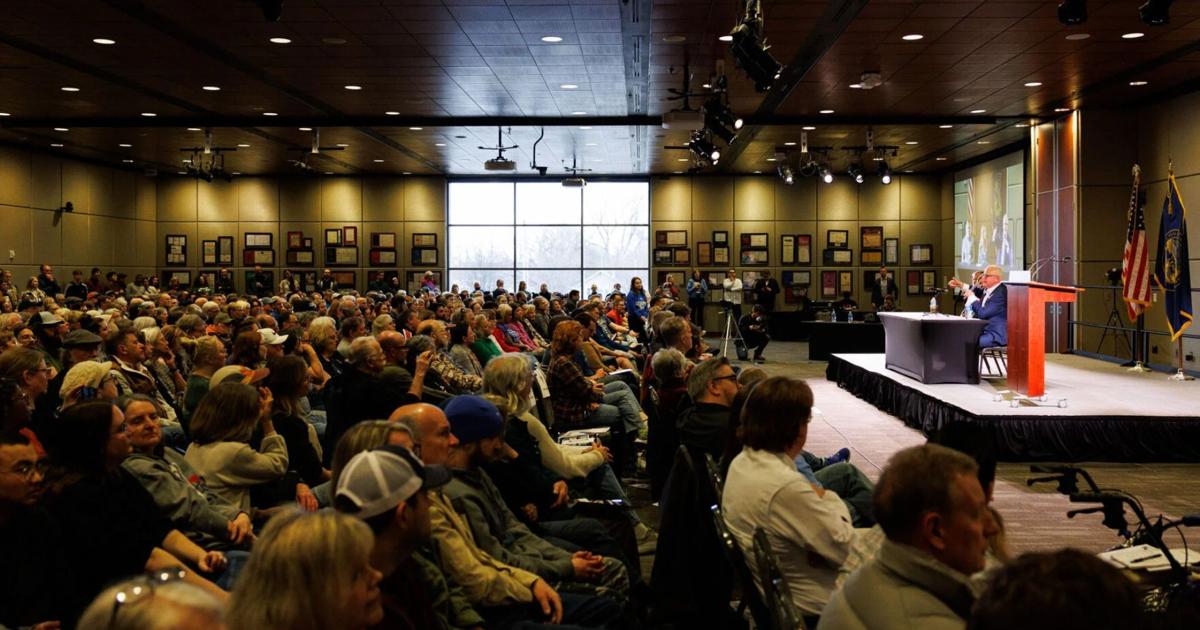 Tim Walz hosts Omaha town hall, criticizes Republicans
