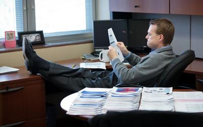 Investors earn handsome paychecks by handling Buffett's business